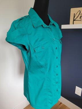 056 Like New Dynamite Teal Tailored Blouse Top, Cotton Blend, Large